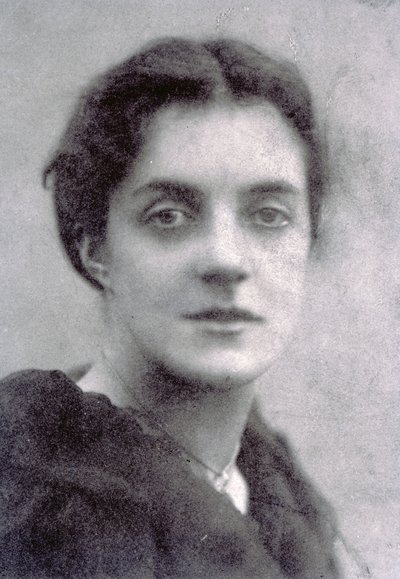 Madge Vaughan von English Photographer
